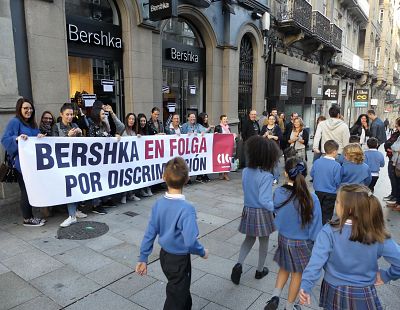 17-10-26 ProtestaFolgaBershkaVigo03.JPG